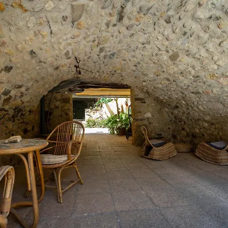 Проживание в семье Domaine La Coquillade Autignac (Herault)