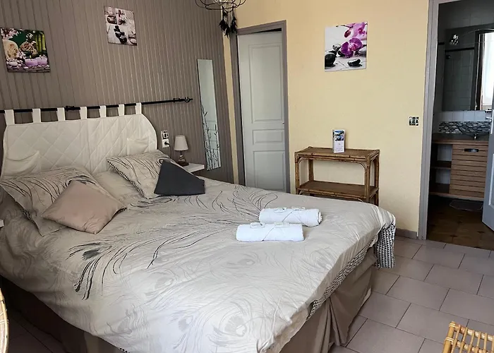 Domaine La Coquillade Homestay Autignac (Herault)