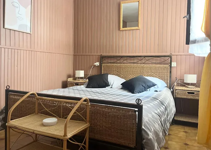 Domaine La Coquillade Homestay